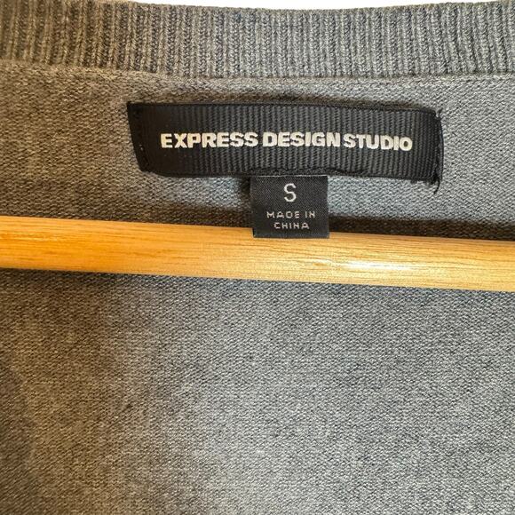 Women's Express Vintage Boho Gray Cropped embellished Flower Cardigan Small - Picture 4 of 8